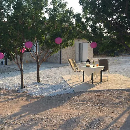 Villa In The Vinyard Sutivan