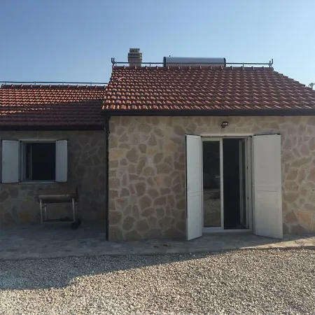 Villa In The Vinyard Sutivan